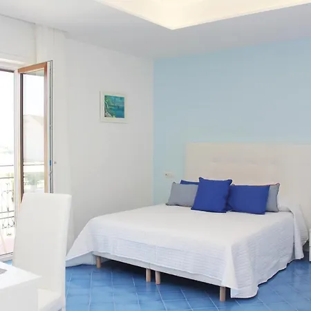 Couette-café Domus Sole 4*