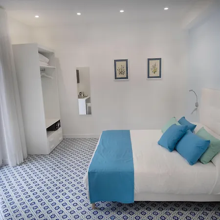 Domus Sole Bed & Breakfast 4*